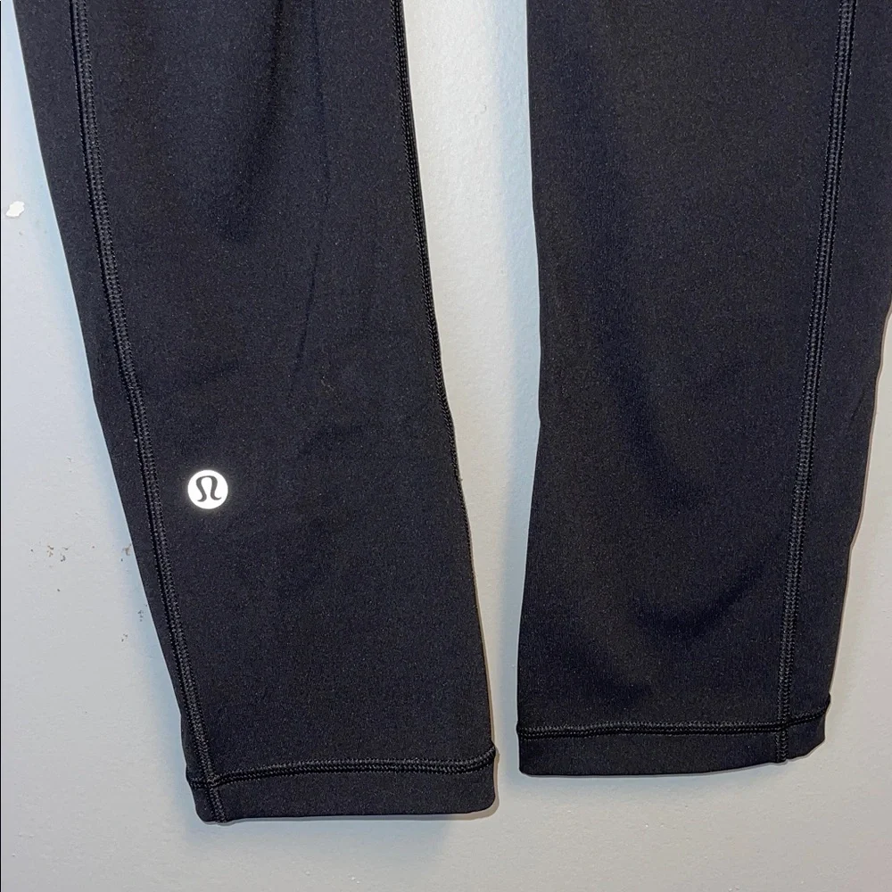 lululemon athletica pockets fabric great